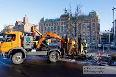 Träd flyttas under Västlänkenbygget